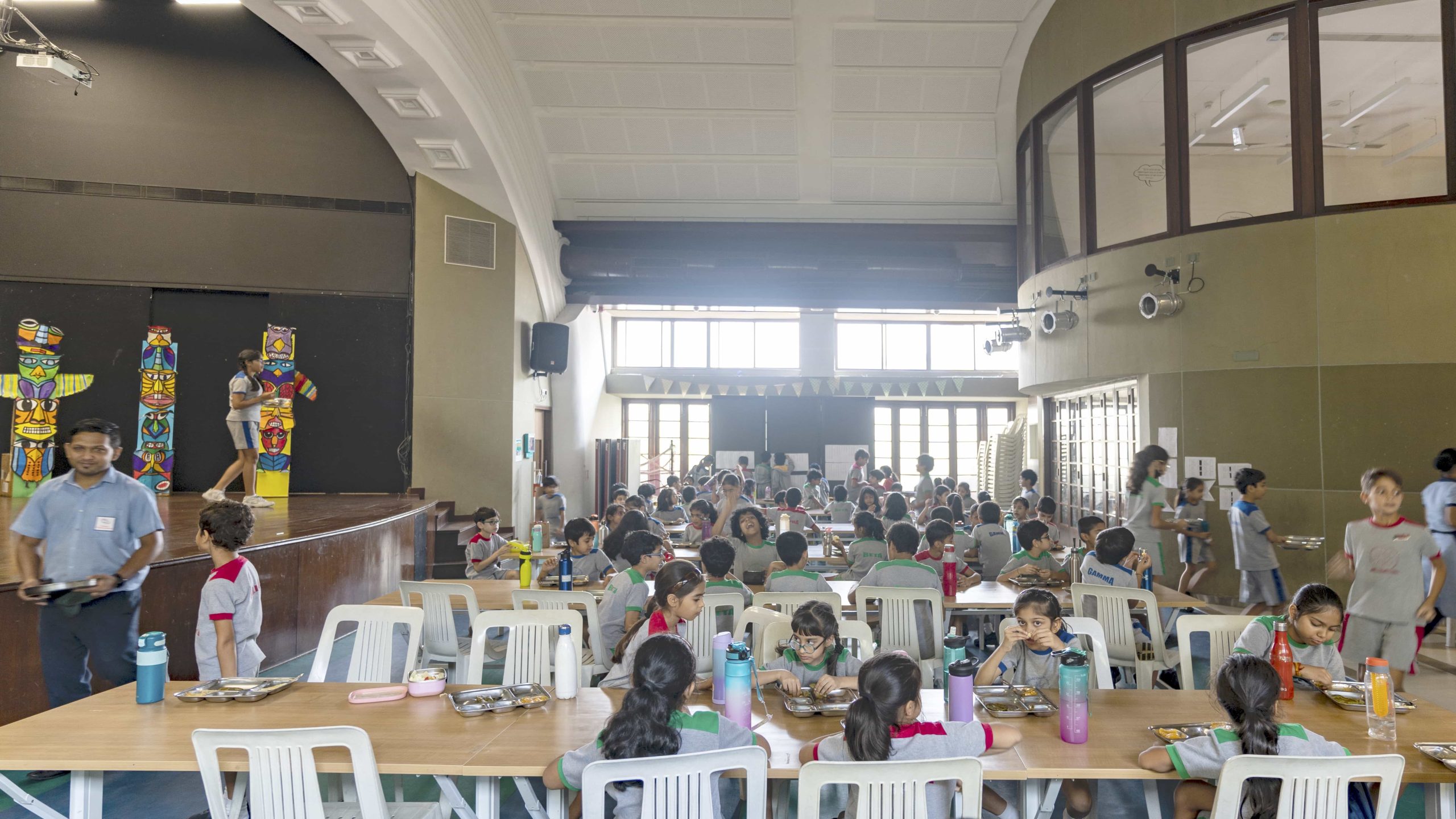 kids having their food in a big mess